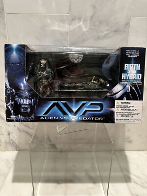 NRFB McFarlane 2005 Alien VS Predator Birth of The Hybrid Deluxe