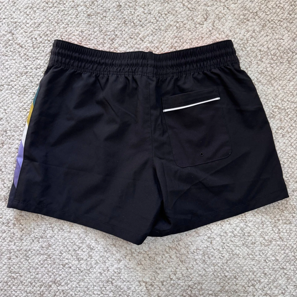 Pantalones cortos Hurley para mujer con cordón que absorben la humedad negros y color geométrico talla S Foto 2 de 4