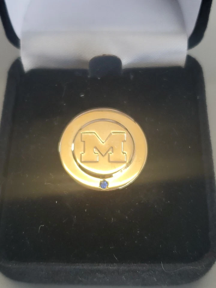 University Of Michigan M Round 10K Gold Blue Gemstone Tie Tack Lapel Pin 4.8g - Image 3 of 4