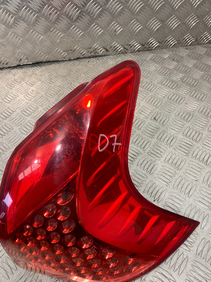 Peugeot 308 2011 luz trasera lado pasajero 9683460780 #2 Foto 2 de 4