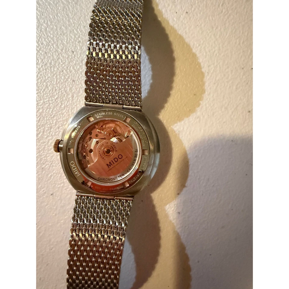 Reloj Cronómetro Automático Suizo MIDO Banda de Malla Plateada Acentos de Oro Rosa Foto 4 de 4