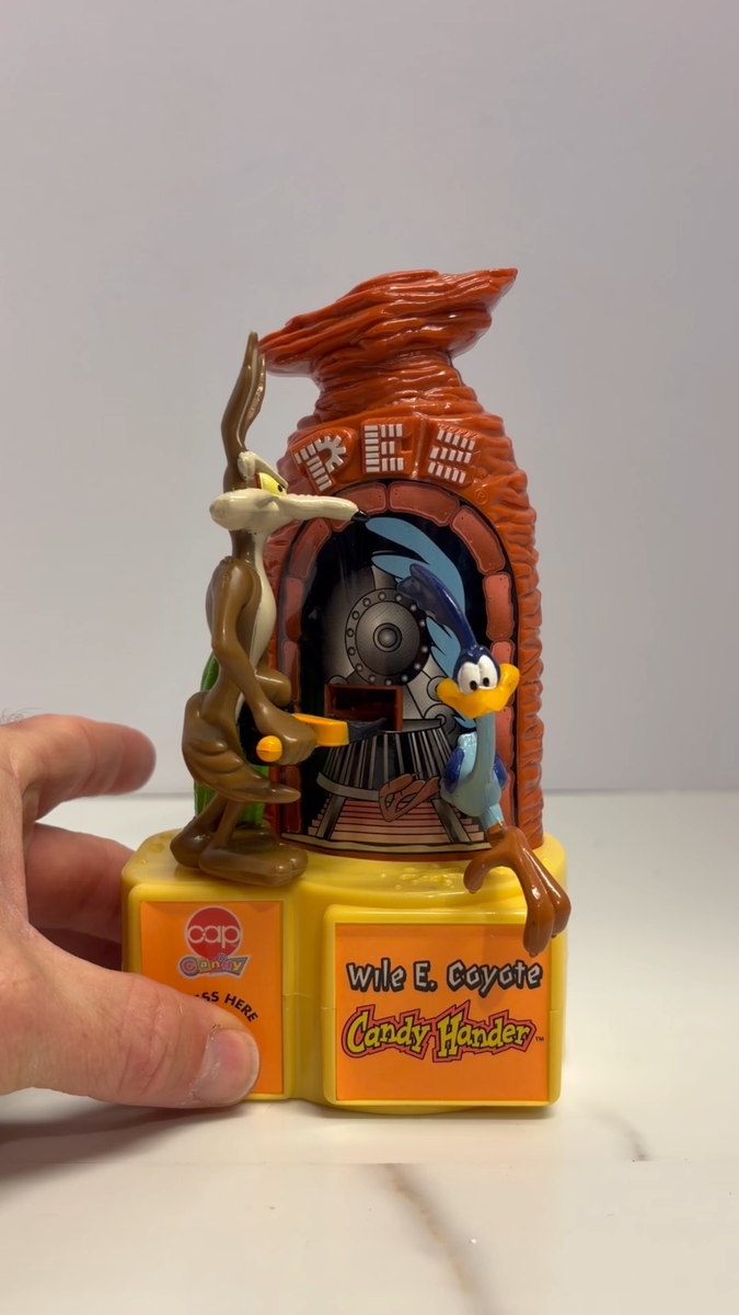 PEZ Collectible WILE E. COYOTE Candy Hander Road Runner LOONEY