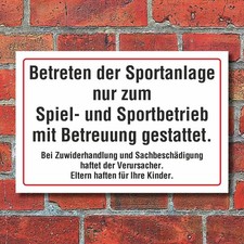 Schild Sportanlage betreten nur zum Spielen und Sportbetrieb mit Betreuung Hinwe