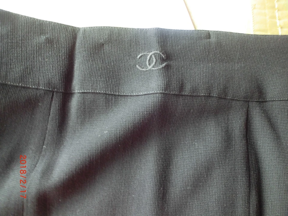 Usado-Auténtico-CHANEL-Negro-2-pc-Laine/LANA-Traje de elastano-TALLA-40 Foto 4 de 4