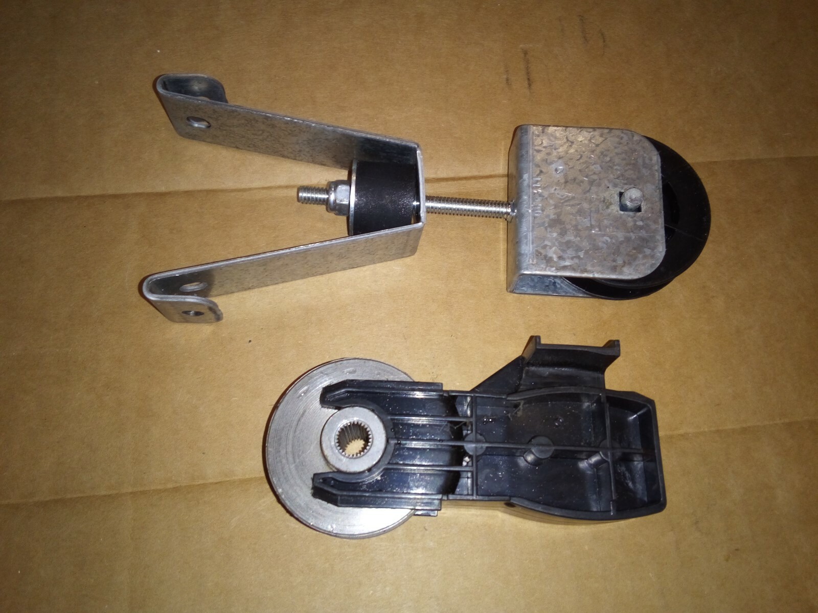 9SS69 GENIE GARAGE DOOR OPENER PARTS DRIVE BELT PULLEYS, VERY GOOD