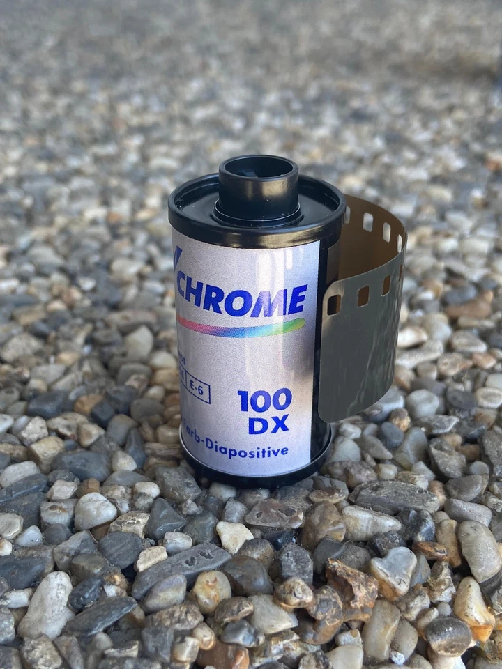 (Un solo rollo) Voigtlander VChrome 100 35 mm película deslizante 135-36 caducada de colección Foto 2 de 4