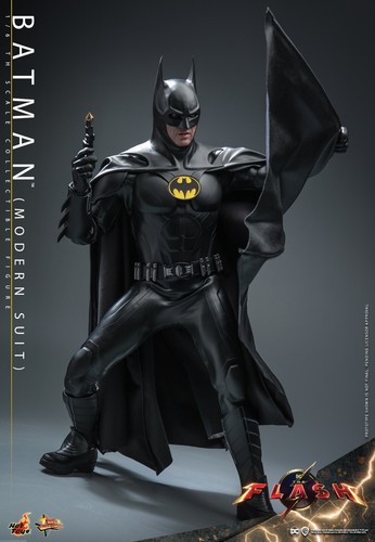 Ready ship New Hot Toys MMS712 The Flash - 1/6th scale Batman (Modern Suit) - Picture 12 of 13