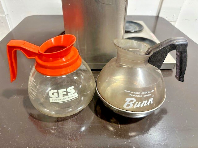 BLOOMFIELD KOFFEE KING MODEL 8571, 3 TIERD WARMER WITH BREWER W/ 2 CARAFES