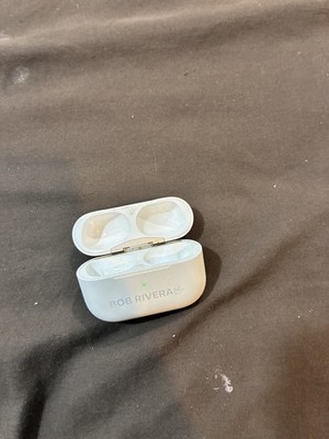 Apple AirPods Pro 2 usb c charging case