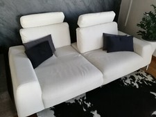 Divano in pelle bianca pieno fiore