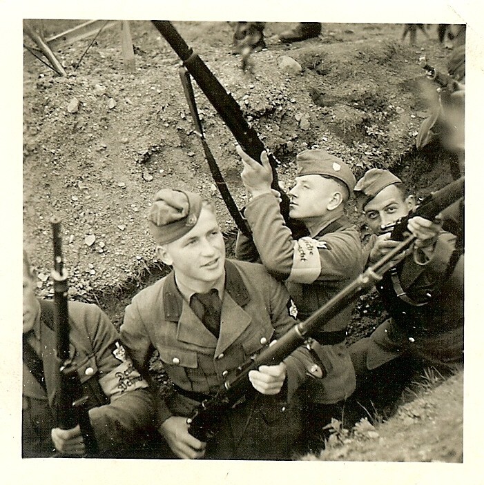 BEST! German RAD Soldiers w/ 'Deutsche Wehrmacht' Armbands & Rifles in
