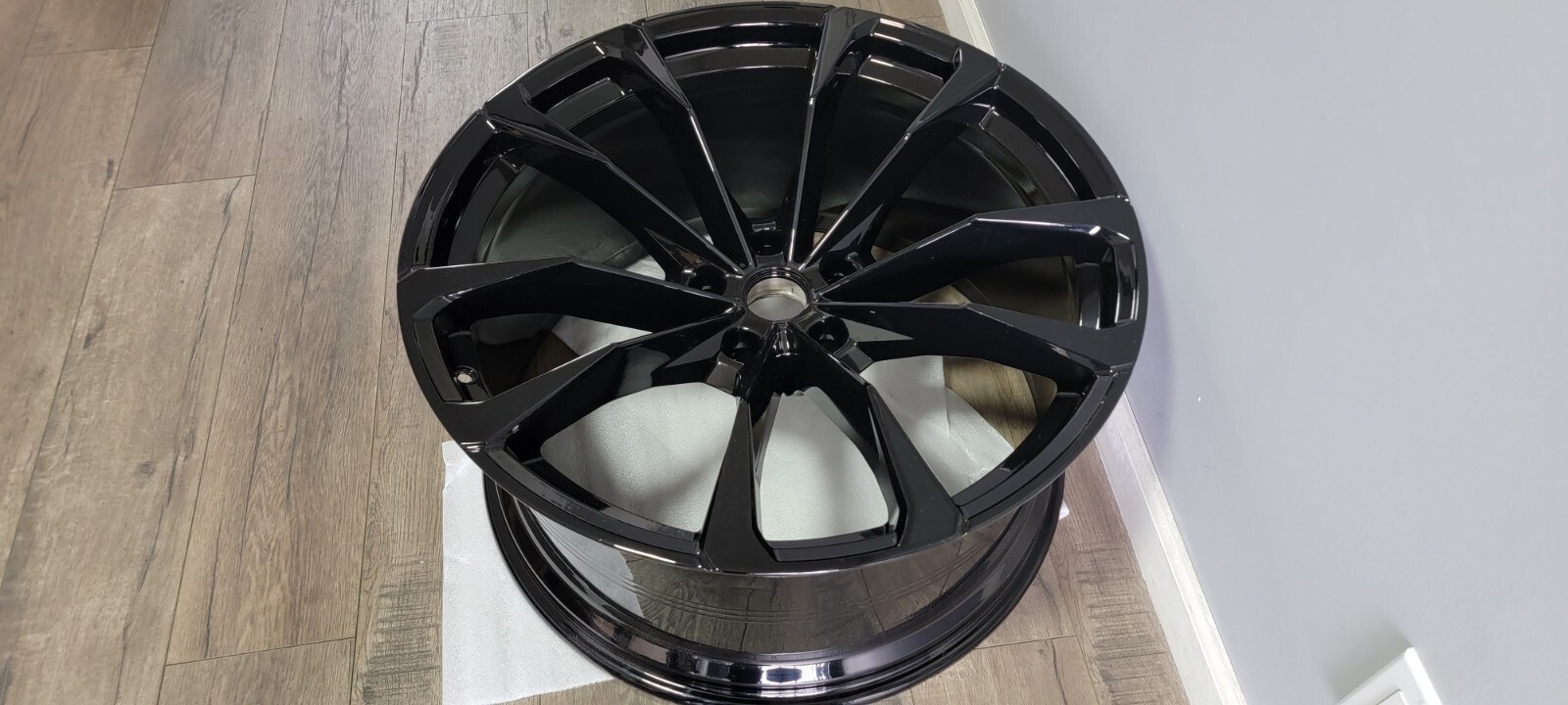 LAMBORGHINI URUS REAR RIM WHEEL OEM 4ML601025