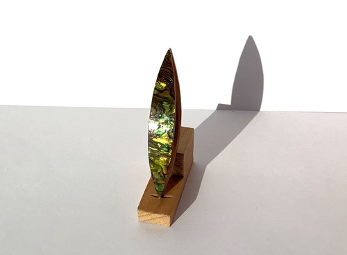 Handmade narrow tatting shuttle with shell inlay 3" long yellow - Picture 4 of 14