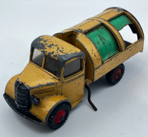 Dinky Toys No252 Bedford Refuse Wagon - Spares or repair