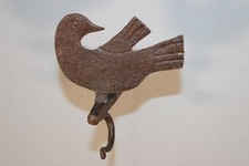 A RARE 18-19TH C PA GERMAN WROUGHT IRON BIRD BETTY LAMP HOLDER IN OLD SURFACE