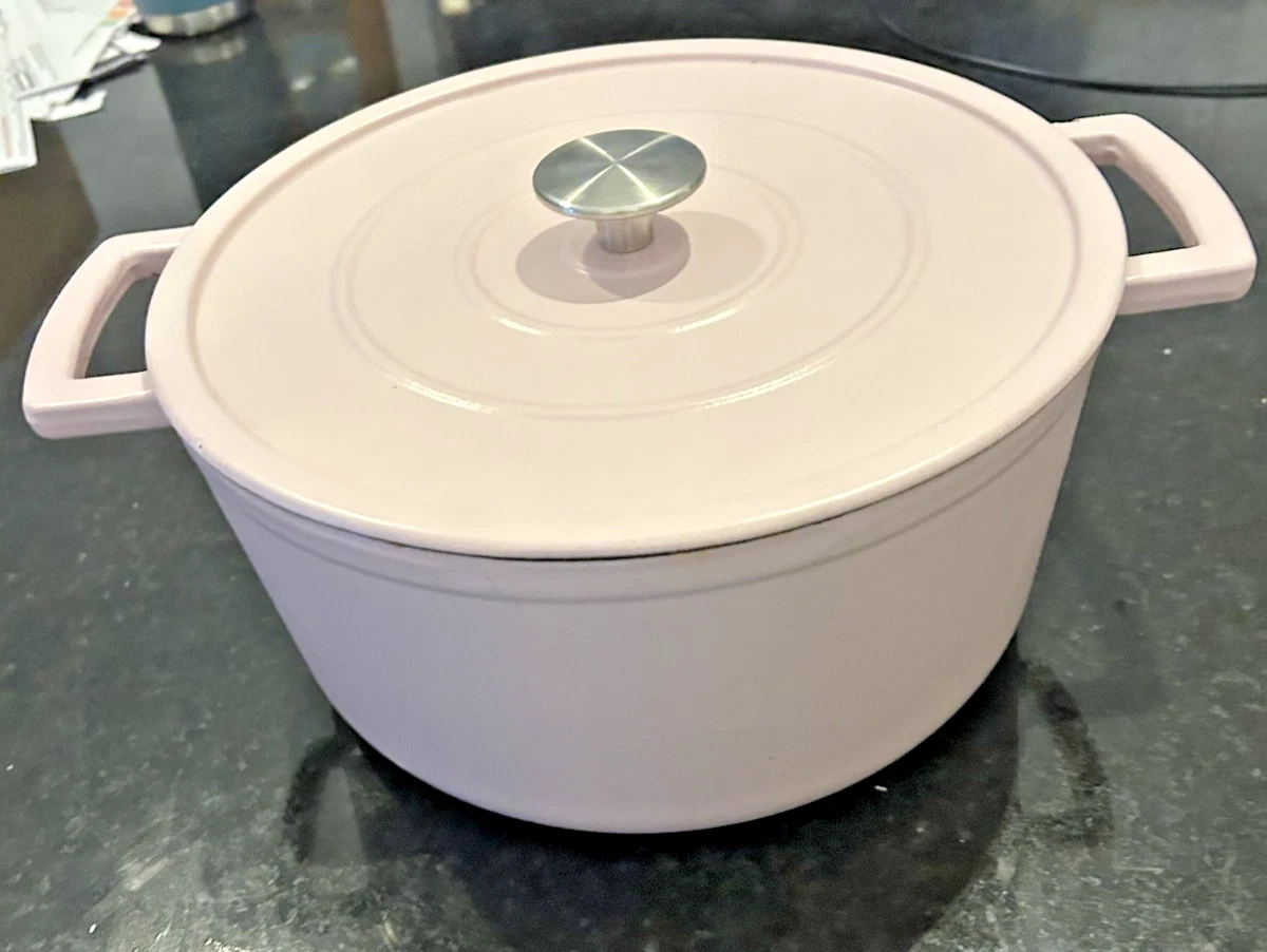 🌸 Threshold Pink Cast Iron Dutch Oven w/ Lid – Used