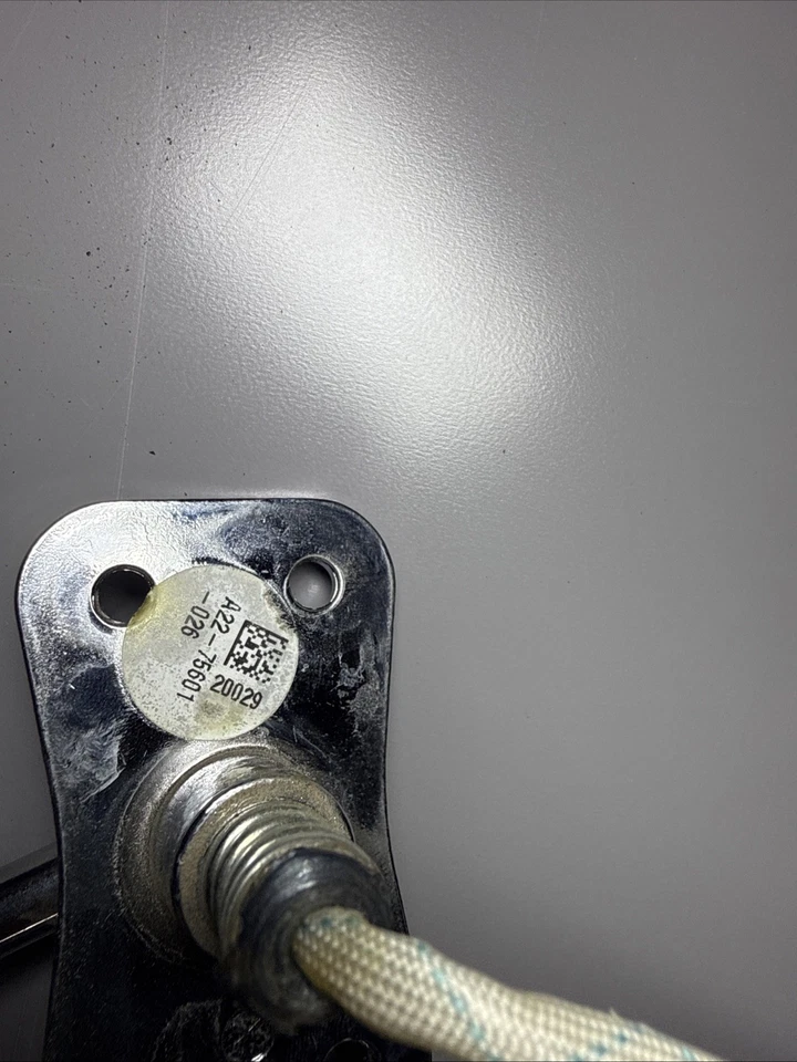 Внутренний раздвижной солнцезащитный козырек Freightliner LH - P/N A22-75601-026 - Изображение 4 из 4