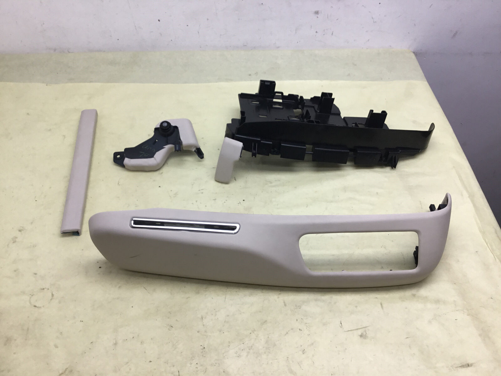 Bentley Flying Spur W12 Front Right Seat Cover Trim Panel Set 4 PCS 13-18 :Y