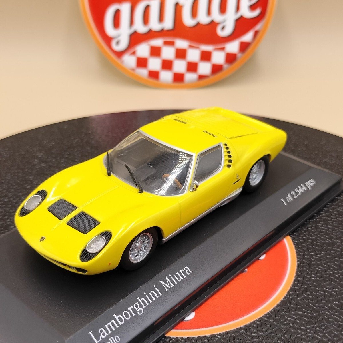 LAMBORGHINI Miura 1966 1/43 未組立キット MINICHAMPS 1/43 Lamborghini Miura 1966 Yellow Giallo Diecast model