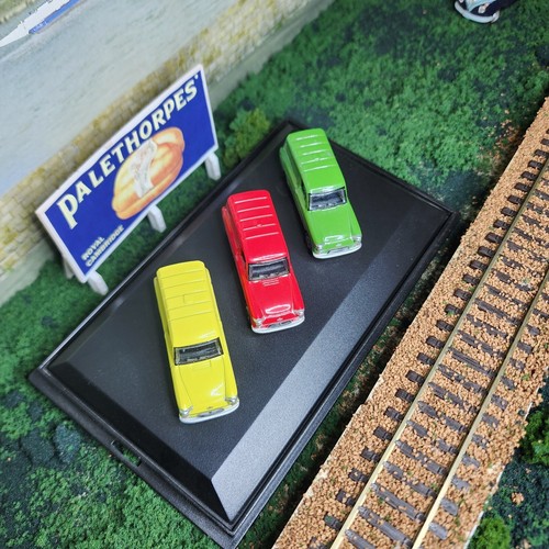 Ford Anglia model Vans 1 Red + 1 Green + 1 Yellow Diecast OO Scale - Picture 16 of 18