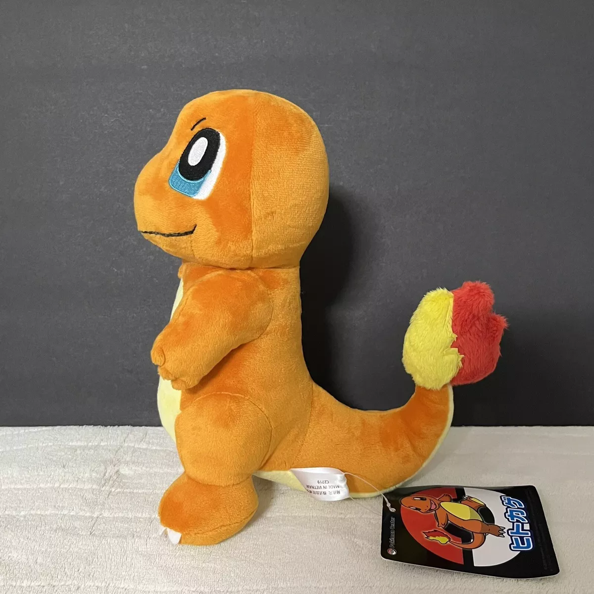 Pokemon Center Original Pokemon Fit Charmander Salamèche Glumanda Plush  Peluche Plüschtier : : Jeux et Jouets