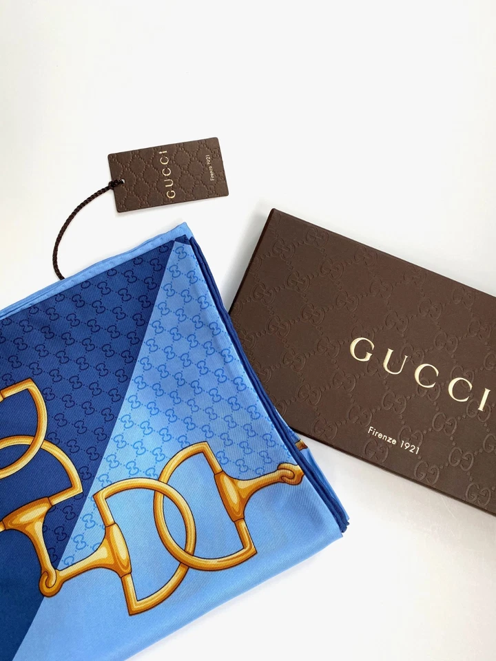 Bufanda Gucci con caja de regalo logotipo GG estampado de mordida de caballo doble envoltura de seda azul Foto 2 de 4
