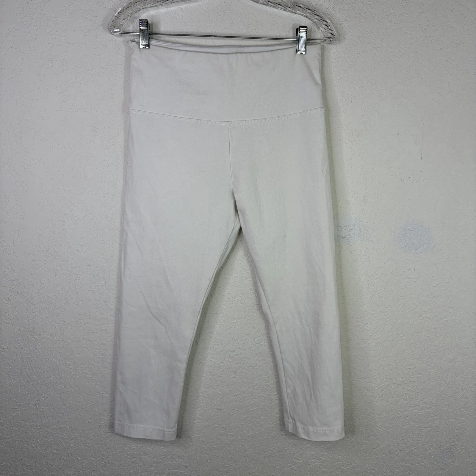 Lyssé White Pull On Capri Pants Size M, comfy, casual, school, stretchy, gym