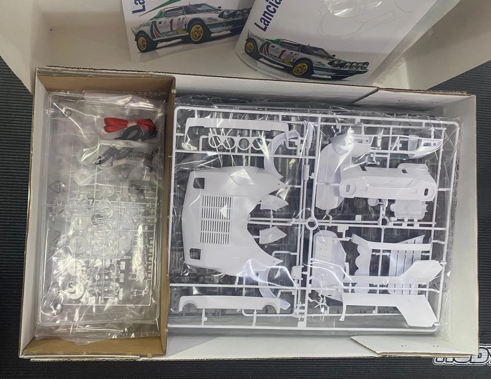 Italeri LANCIA STRATOS HF GR.4 RALLY MONTECARLO 1977 KIT 1:12 - Immagine 3 di 3