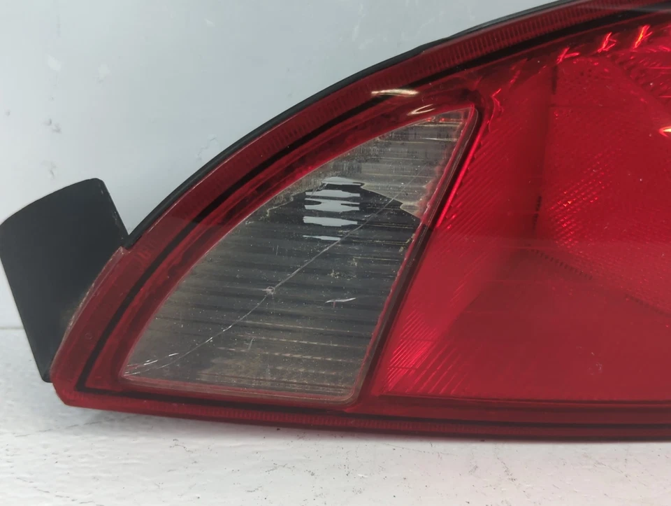 Luz trasera lateral izquierda Ford Focus 2003 conductor fabricante original UHMUG Foto 2 de 4