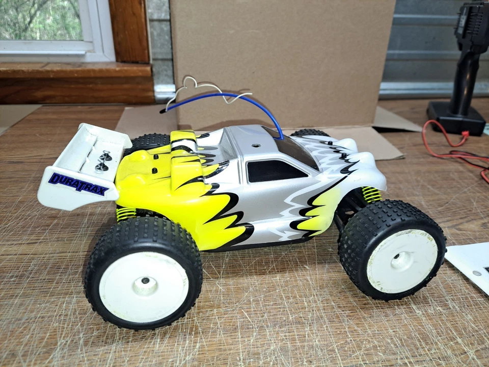 Camión de estadio Duratrax Vendetta ST 4x4 escala 1/18 Foto 3 de 4