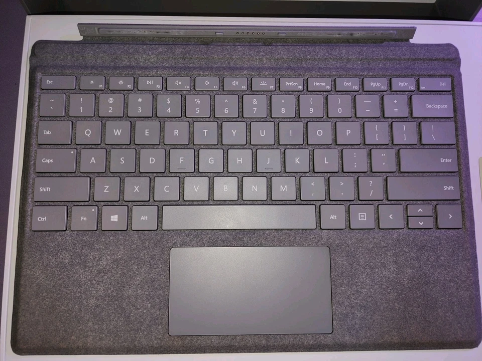 Microsoft Surface Pro (5th Gen, 1796) Intel Core M 4GB RAM / 128GB, 2017 model - Image 3 of 4