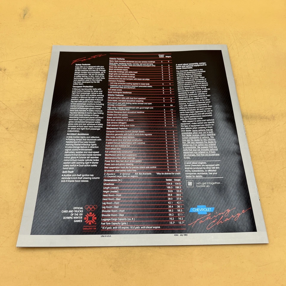 1984 CHEVROLET CELEBRIDADE REVENDEDOR ORIGINAL SHOWROOM FOLHETO DE VENDAS CATÁLOGO LIVRO - Imagem 3 de 4