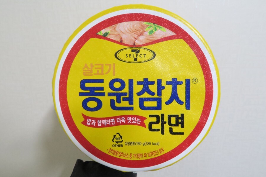 7 ELEVEN Dongwon Tuna Sauce Stew Korean Soup Noodle Cup Ramen Bowl