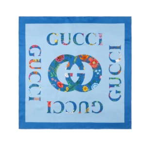 Foulard en soie imprimé floral bleu GUCCI 100% authentique GG 90x90 CM neuf avec étiquette