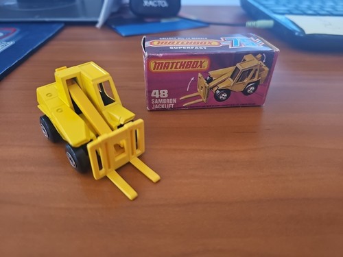 Matchbox #48 Sambron Jacklift. Yellow, With Original Box. 1977.