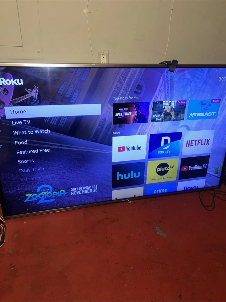 Sharp 80 inch AQUOS QLED 4K Ultra HD Smart Xumo TV - Image 3 of 3