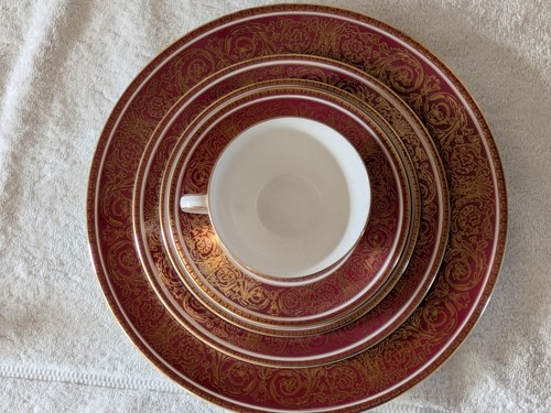 5pcs Royal Doulton Buckingham H4971 Gold Scrolls on Maroon 5 Pcs Place Setting - Picture 14 of 23