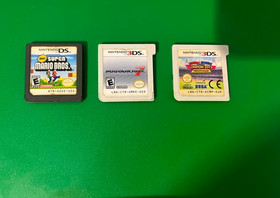 Nintendo 3DS Console &ndash; Ice White (EUR) + 128GB microSD + 3 Games