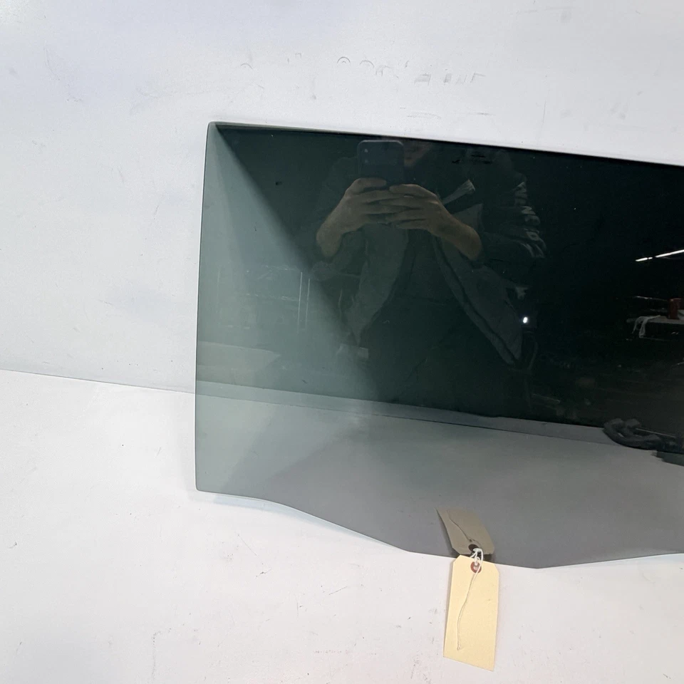 OEM 2018-2024 VOLKSWAGEN TIGUAN PUERTA TRASERA IZQUIERDA VENTANA VIDRIO TINTE OSCURO Foto 4 de 4