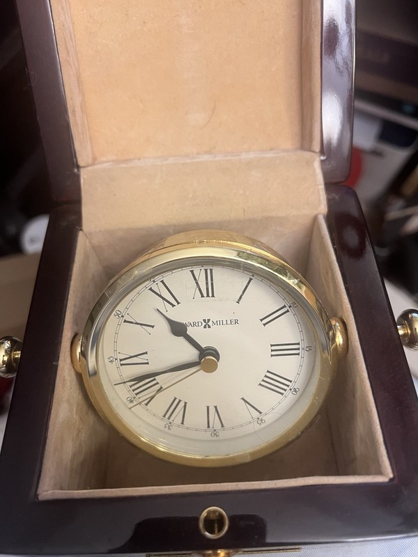 AWARD DESK CLOCK OR PRESENTATION CLOCK IN ROSEWOOD / CHERRY WOOD BOX