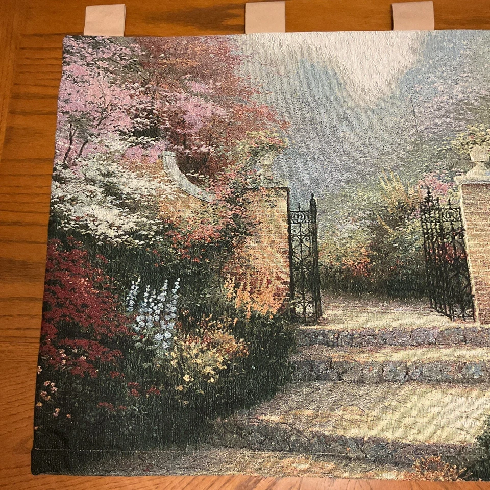 Tapiz Original Thomas Kinkade "JARDÍN VICTORIANO" 36"X26" Colgante de Pared Foto 2 de 4