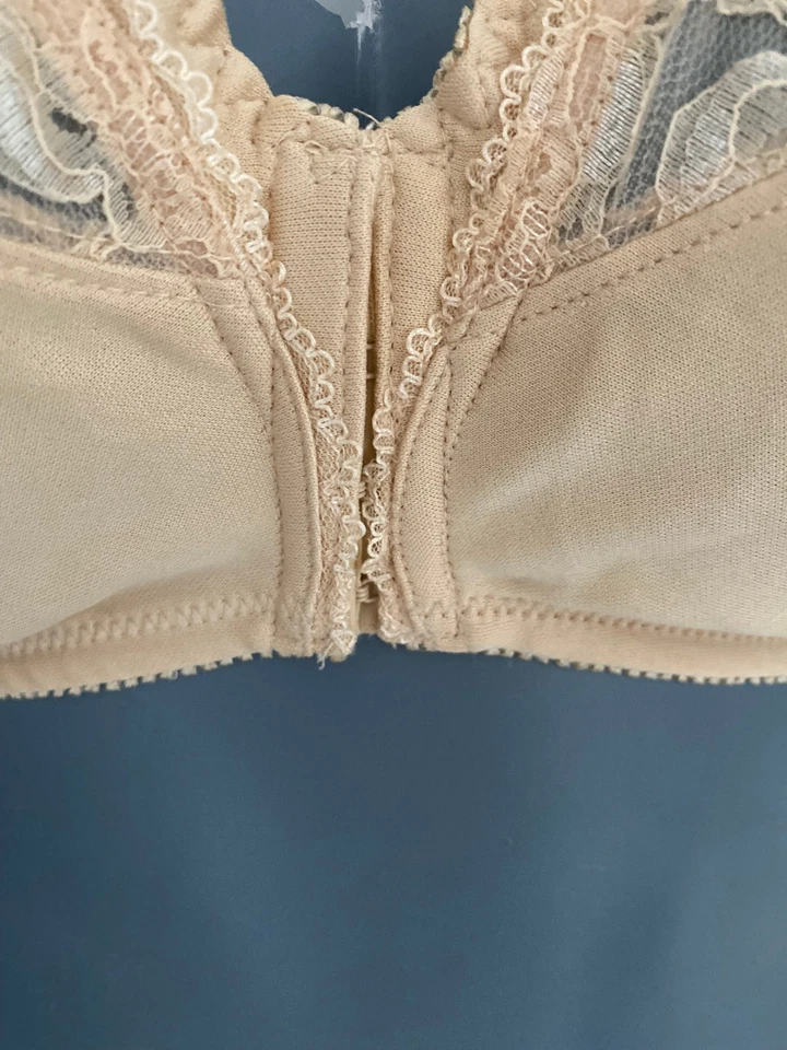 Sujetador Naturana Beige Cierre Frontal 46C Sin Aros Sin Acolchado Soporte 85943 Foto 2 de 4