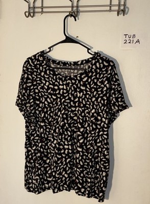 Studio Works Women s Black & White T-shirt Size 2X