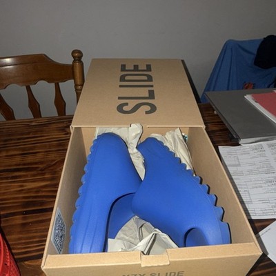 adidas Yeezy Slide Men's Blue Solid Slip-On Slide Sandals Logo