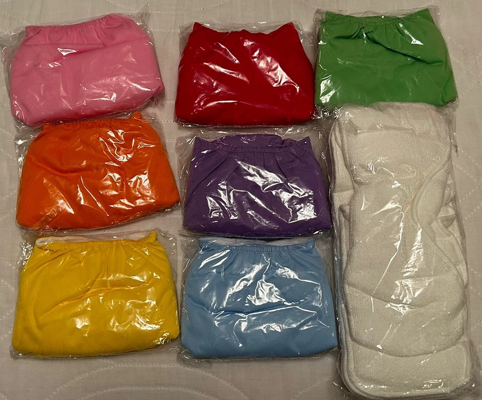 CLOTH DIAPERS: 7 Cloth Inserts 7 Liners And A Wet/Dry Cloth Diaper Bag - Image 2 of 4