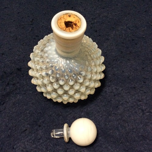 Hobnail Glass Perfume Bottle ● White and Clear ● Dauber ● Fenton - Picture 4 of 8