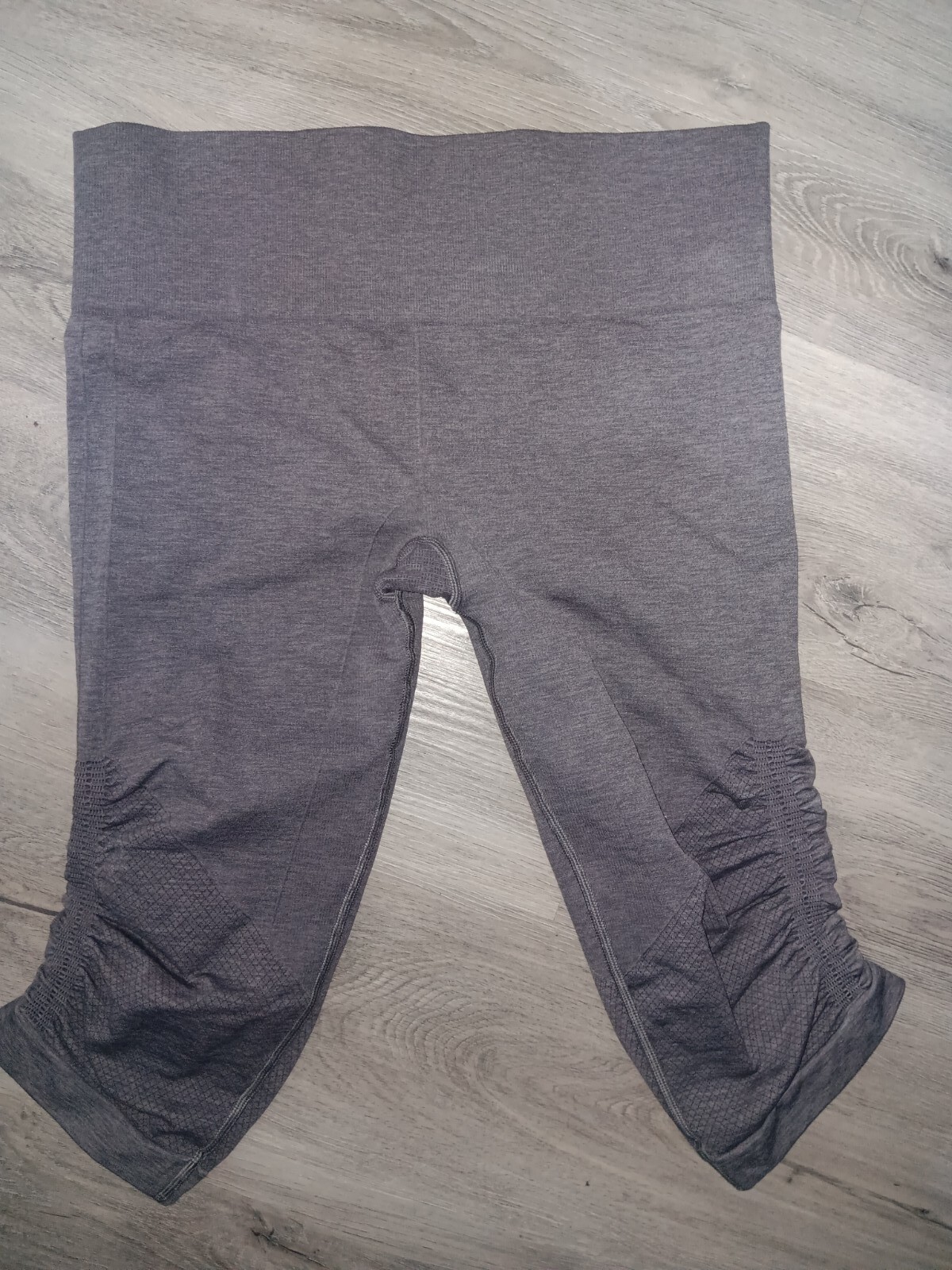 Lululemon Ebb and Flow Crop Leggings Capri Yoga Pants Gray Womens Size 10 (B2)