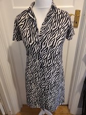 Ladies Boohoo Size 10 Zebra Print Short Sleeved Collared Buttoned Dress