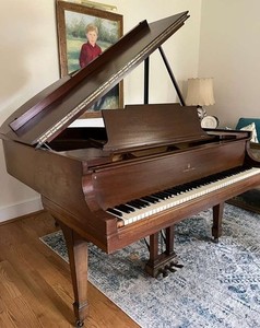Steinway & Sons Model M Grand Piano – 5'7" Mahogany – Beautiful Tone