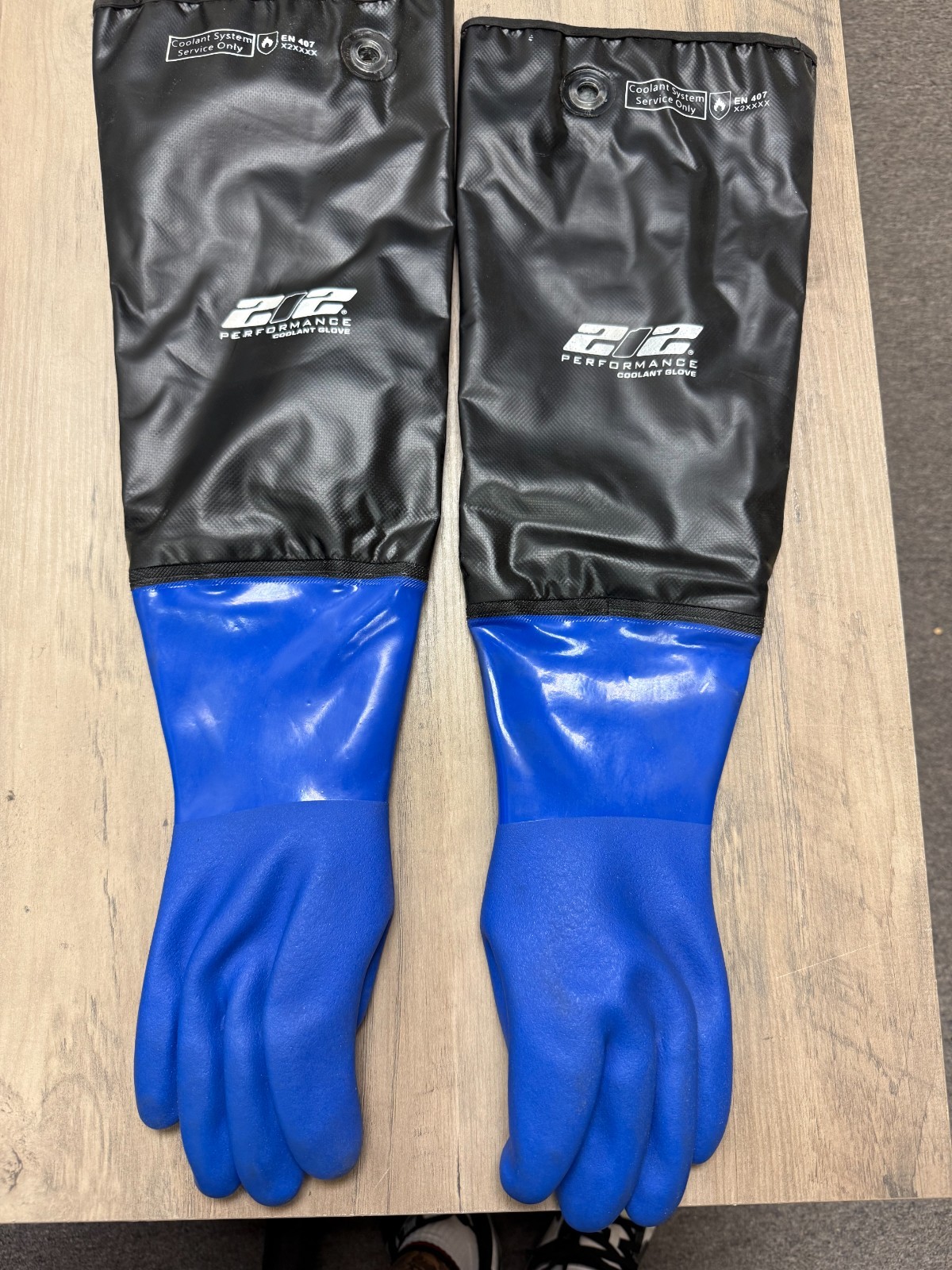 212 Performance Chemical, Liquid, and Heat Resistant Gloves Medium READ